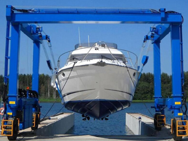 游艇吊的吊裝風險：游艇吊裝過程中可能遇到哪些風險和問題？