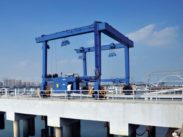 游艇吊的吊裝保險:游艇吊裝是否需要保險以及如何選擇保險?